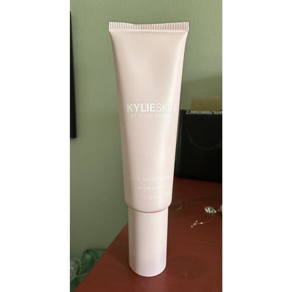 Kylie Skin by Kylie Jenner Face Moisturizer, 2x 1.7 FL OZ New - Picture 2 of 3